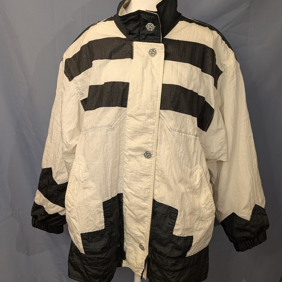 🏁 Vintage Black & White Geometric Windbreaker - Picture 2 of 6